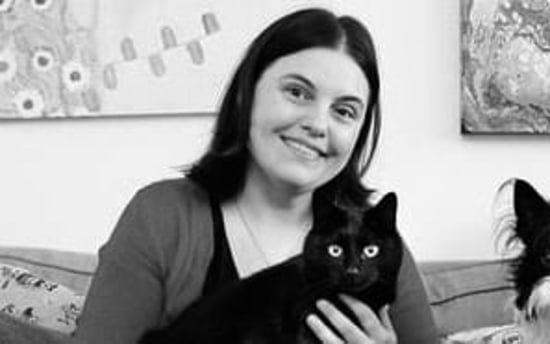 Therese Lilliesköld AMBASSADÖR  Thereses har under många år lett utbildningar och hållit föreläsningar om antrozoologi, alltså människors relation till djur. Hon har också skrivit flera böcker om djur.